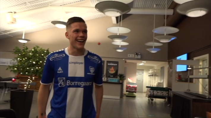 Fra innsiden: Wichne signerer med Sarpsborg 08